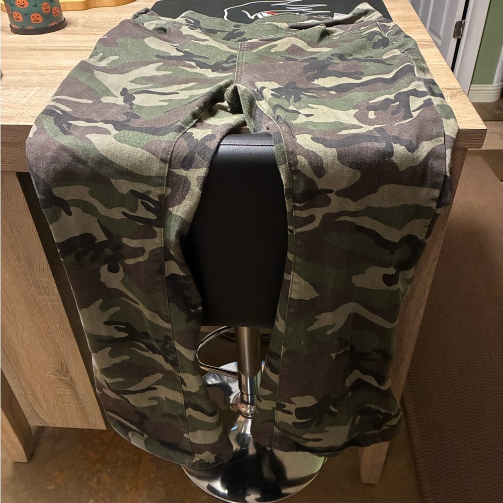 Camo Jeans - Picture 5 of 7